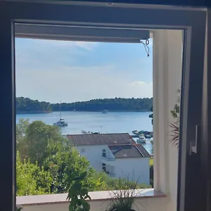 https://apartmans-and-rooms-petra.primorje-gorskikotar.com